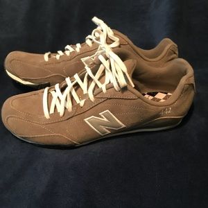 Women’s New Balance 442